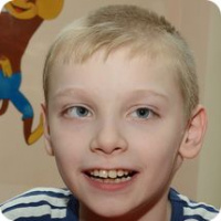 Пройти по улице с братом