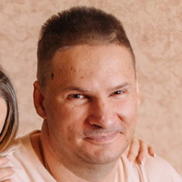 Антон Ефремов
